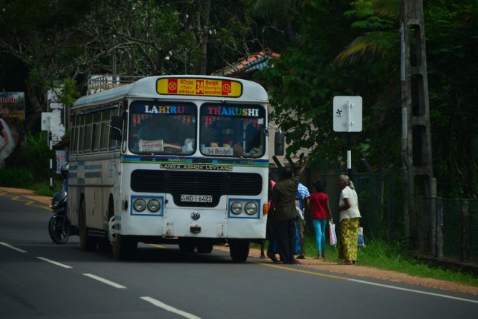 sri-lanka-public-bus