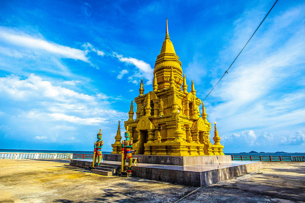 Laem Sor Chedi Pagoda, Ko Samui, Thailand