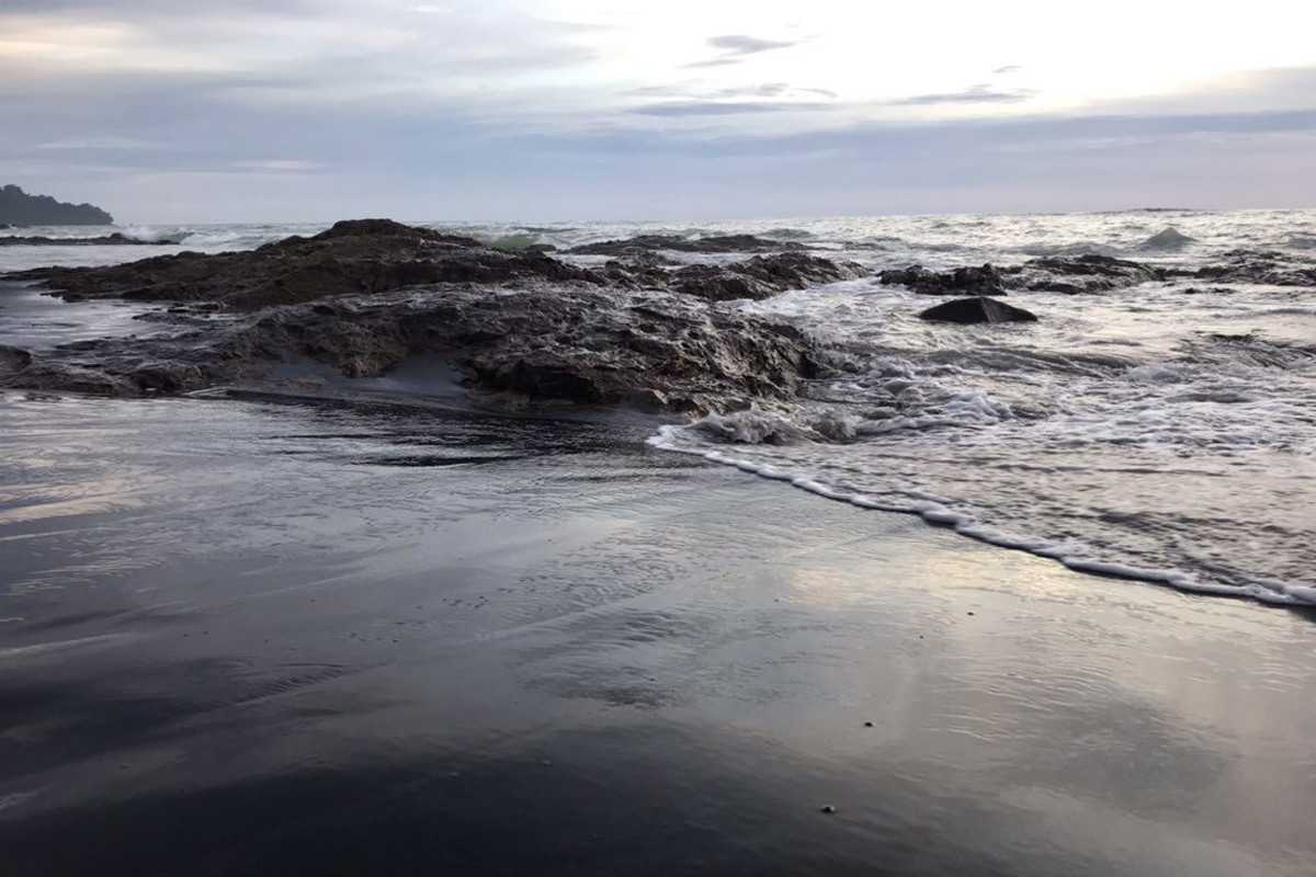 Black Sand Beach (Nang Thong Beach)